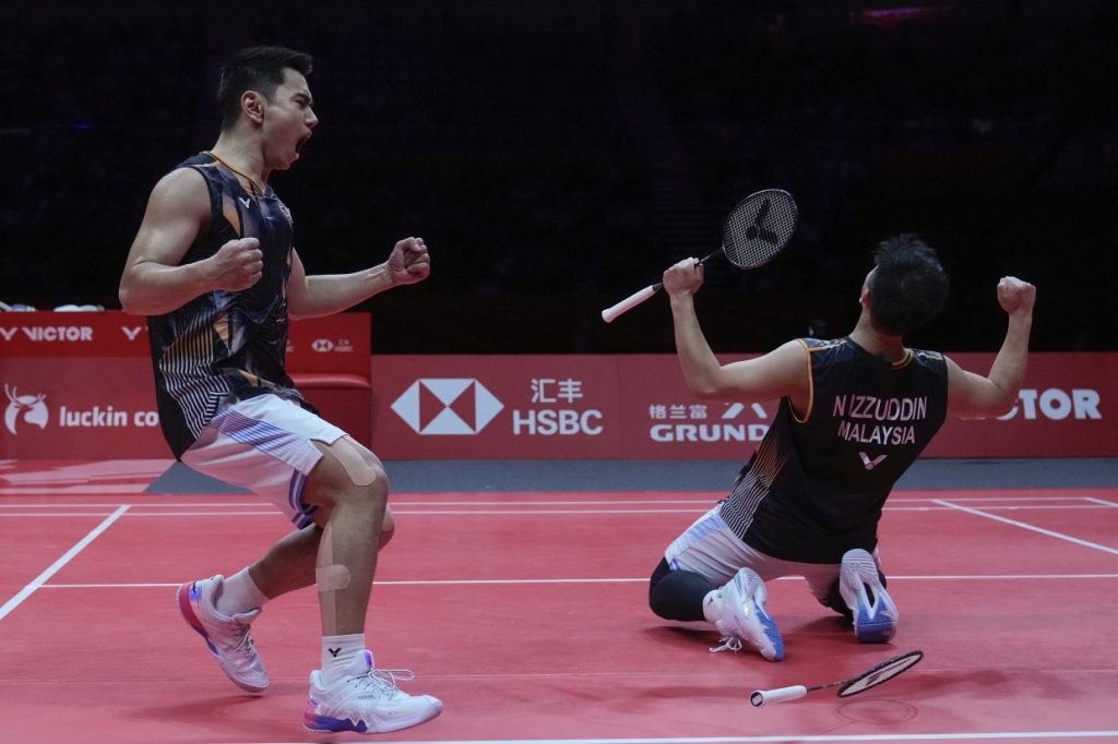 Sze FeiIzzuddin stand out as BAM and pro shuttlers enjoy one of their